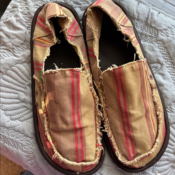 Sanuk Men's Tan and Red Striped Loafers - Picture 1 of 2